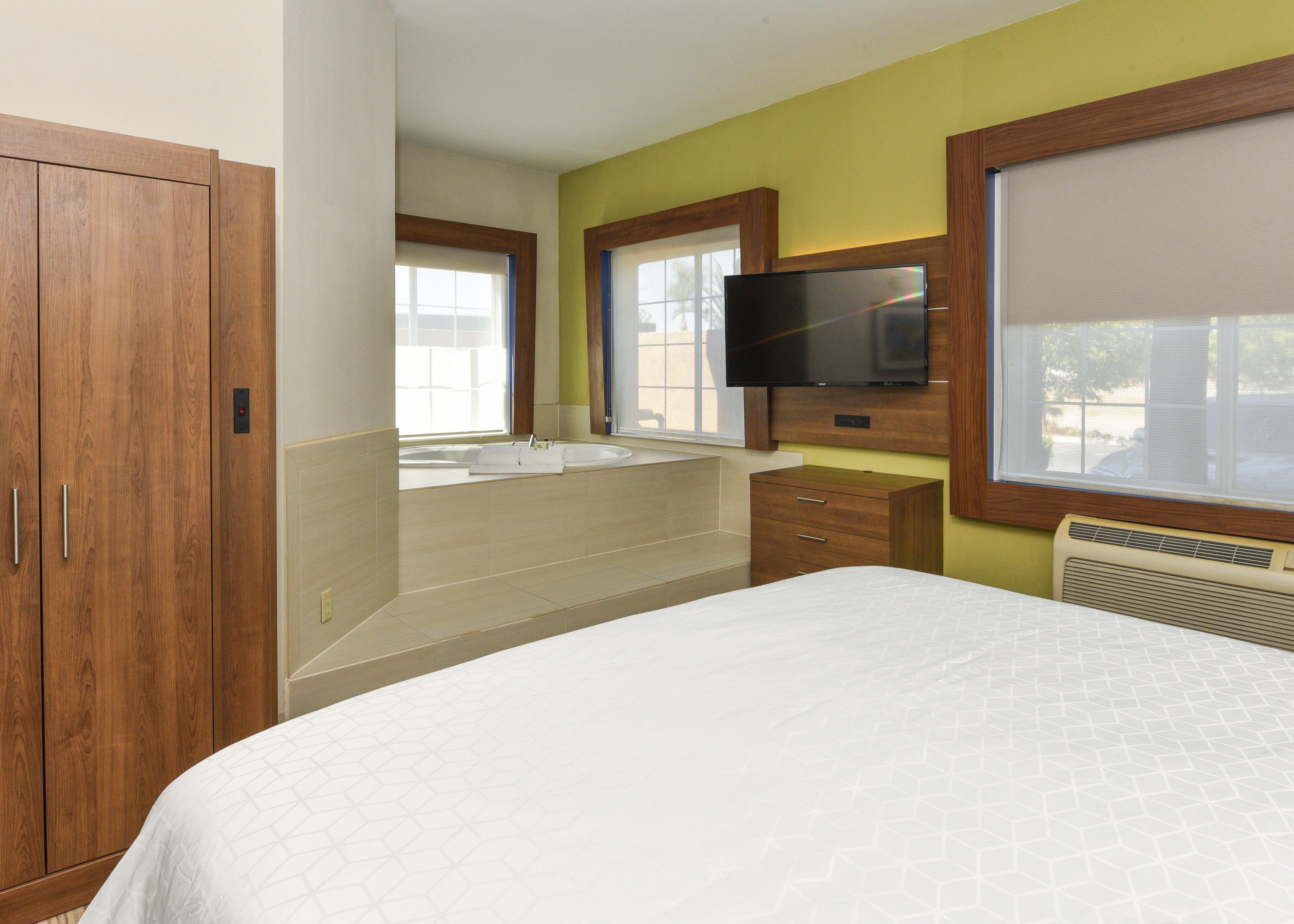 Holiday Inn Express & Suites Corona, An Ihg Hotel Luaran gambar